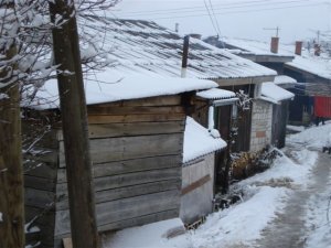 Collective center shacks in the snow