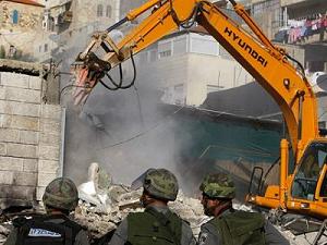 Israeli police officers stand guard during a house demolition in Silwan. (Reuters file)