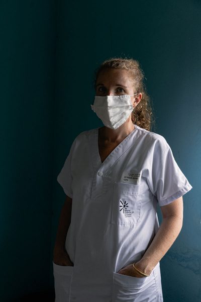 Docteur Céline Michaud, infectiologue au Centre hospitalier de Cayenne, intervient à Régina le 17 février pour la mission vaccinale mensuelle. Photo ©Damien Rietz