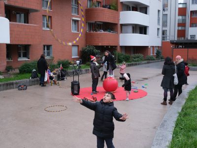 Au Pré-Saint-Gervais, des ateliers de cirque en famille à la cité Rabelais