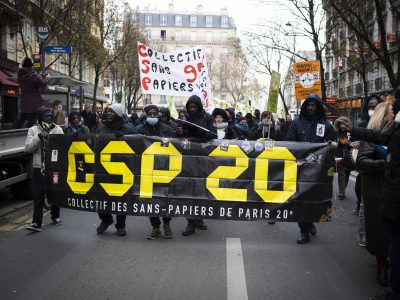 À Paris, les sans-papiers manifestent contre la loi Darmanin