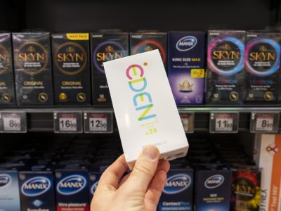 La gratuité de certains préservatifs masculins pour les 18-25 ans divise les pharmaciens du XXe