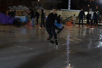La patinoire éphémère de Vincennes, pendant les fêtes.